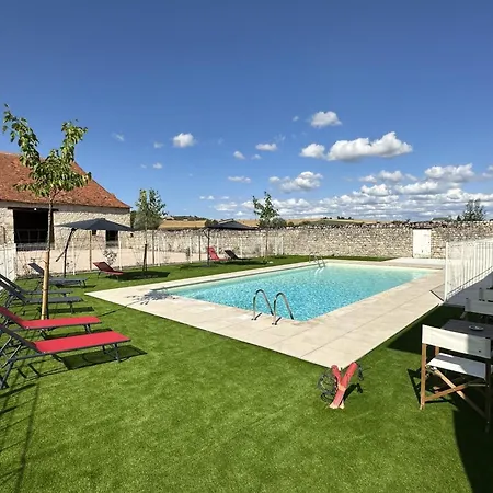 Chateau Medieval Avec Piscine, Sejour Authentique Et Activites Variees - Fr-1-489-500 * Vicq (Allier)