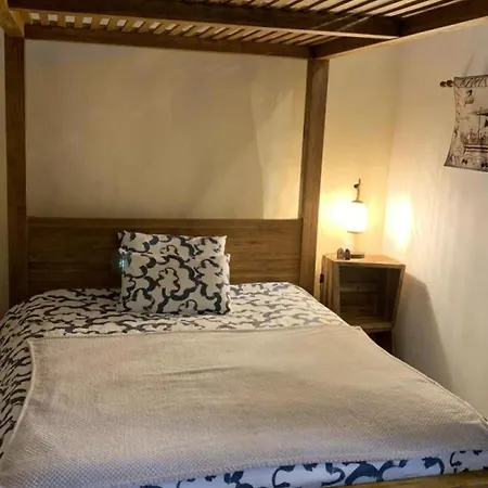 Chateau Medieval Avec Piscine, Sejour Authentique Et Activites Variees - Fr-1-489-500 * Vicq (Allier)