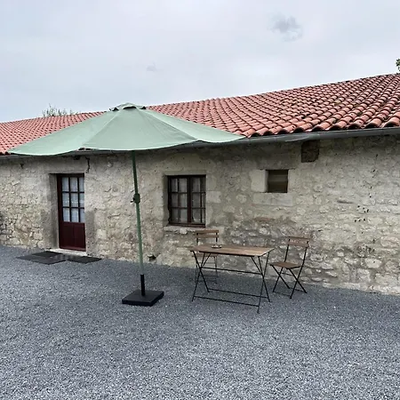 Daire Chateau Medieval Avec Piscine, Sejour Authentique Et Activites Variees - Fr-1-489-500 Vicq (Allier)