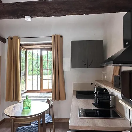 Chateau Medieval Avec Piscine, Sejour Authentique Et Activites Variees - Fr-1-489-500